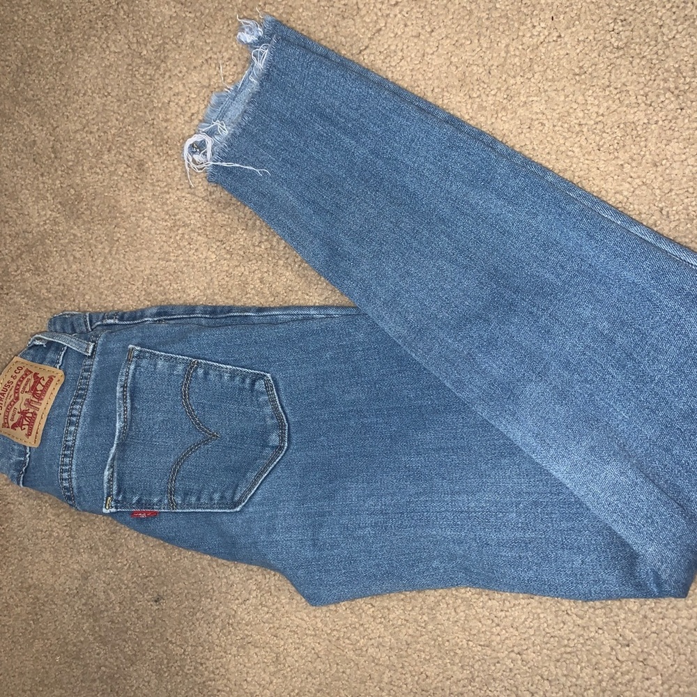 Medium wash Levi Jeans, great condition